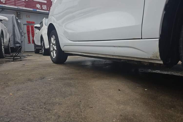 Used Roewe Clever 2022 311km QiQi BoBo Edition Right Side Sill