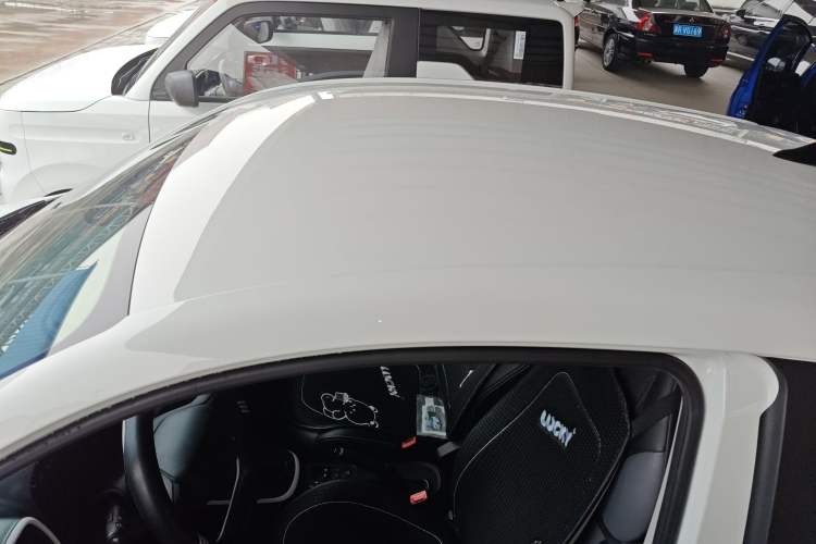 Used Roewe Clever 2022 311km QiQi BoBo Edition Roof
