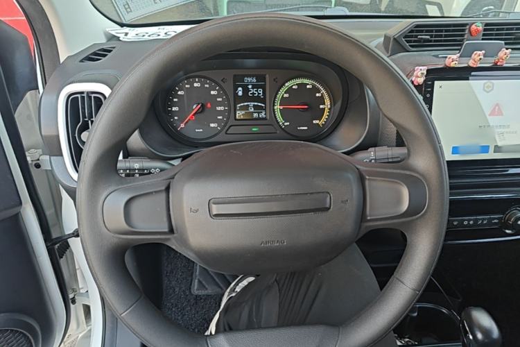 Used Roewe Clever 2022 311km QiQi BoBo Edition Steering Wheel