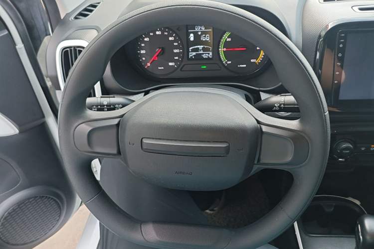 Used Roewe Clever 2022 311km QiQi BoBo Edition Steering Wheel