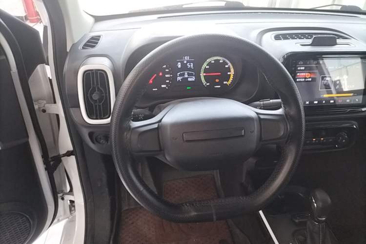 Used Roewe Clever 2022 311km QiQi BoBo Edition Steering Wheel