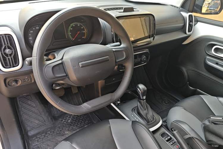 Used Roewe Clever 2022 311km QiQi BoBo Edition Steering Wheel
