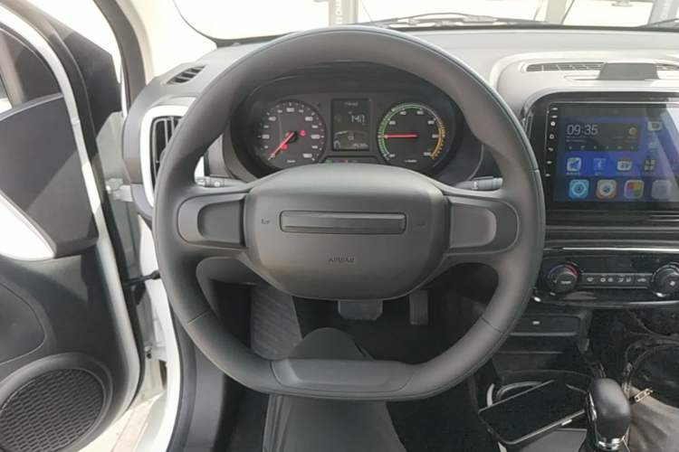 Used Roewe Clever 2022 311km QiQi BoBo Edition Steering Wheel