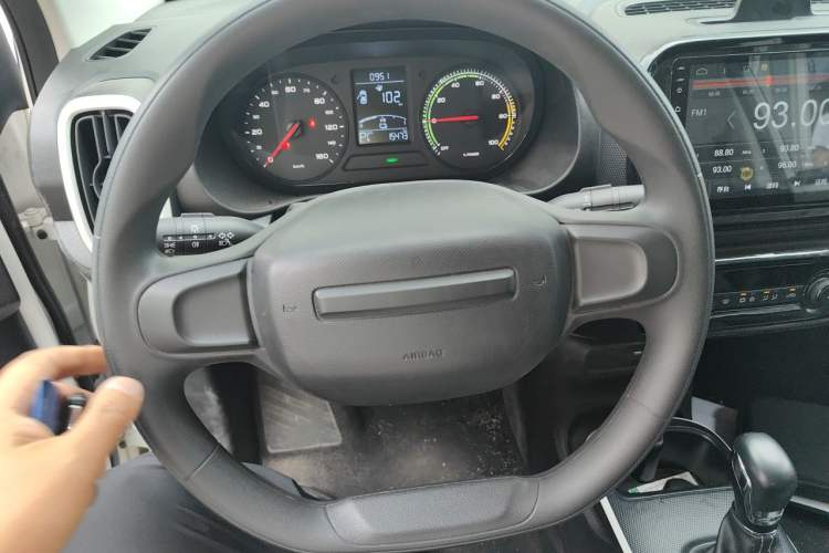 Used Roewe Clever 2022 311km QiQi BoBo Edition Steering Wheel