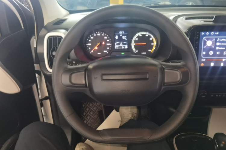 Used Roewe Clever 2022 311km QiQi BoBo Edition Steering Wheel