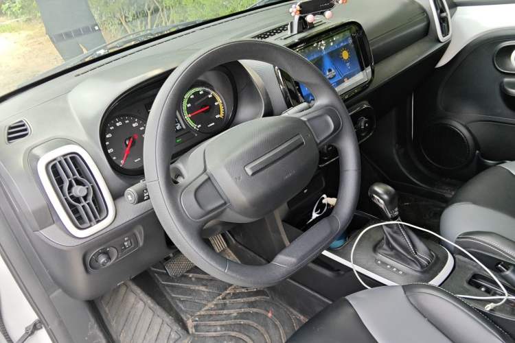 Used Roewe Clever 2022 311km QiQi BoBo Edition Steering Wheel