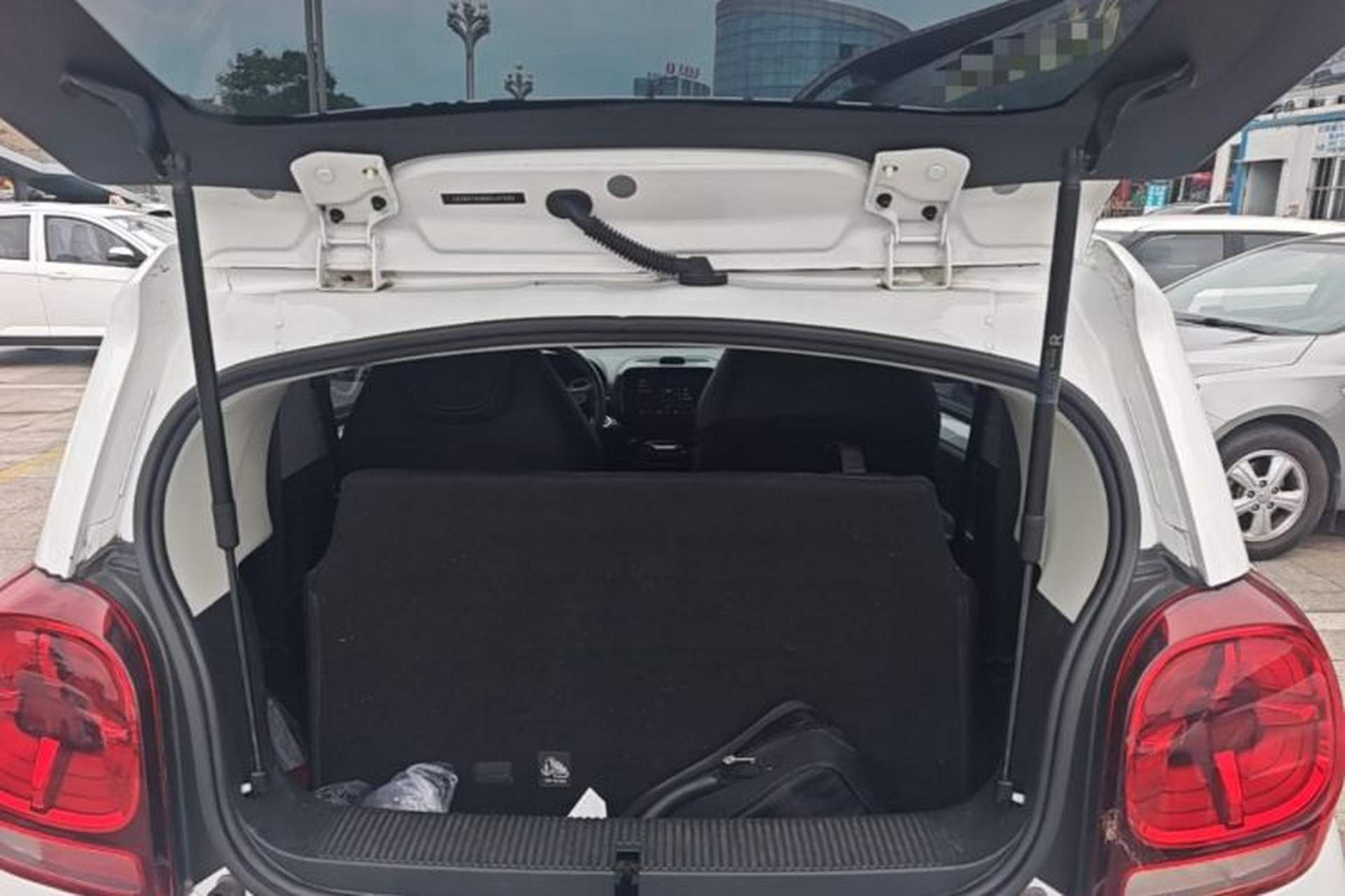 Used Roewe Clever 2022 311km QiQi BoBo Edition Trunk