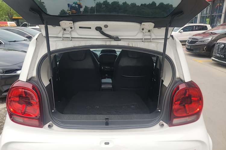 Used Roewe Clever 2022 311km QiQi BoBo Edition Trunk
