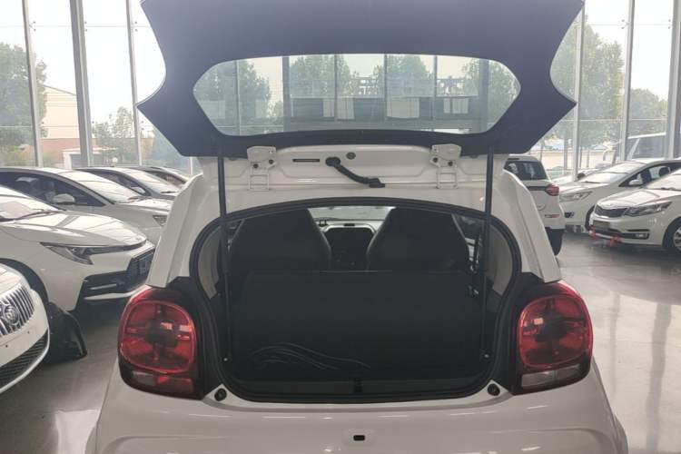 Used Roewe Clever 2022 311km QiQi BoBo Edition Trunk