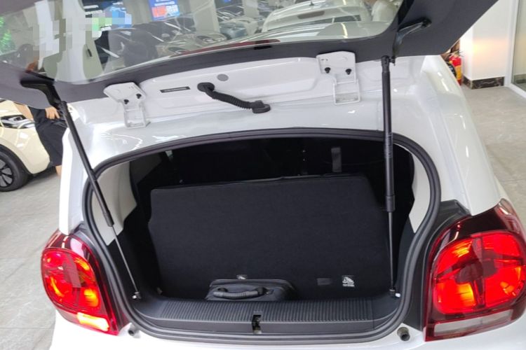 Used Roewe Clever 2022 311km QiQi BoBo Edition Trunk