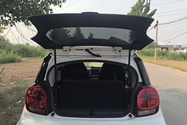 Used Roewe Clever 2022 311km QiQi BoBo Edition Trunk