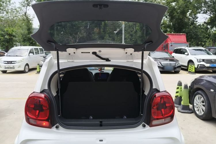 Used Roewe Clever 2022 311km QiQi BoBo Edition Trunk