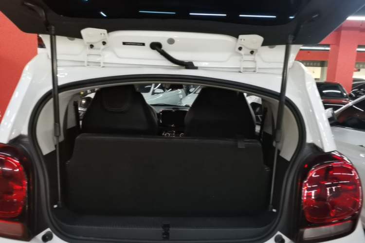 Used Roewe Clever 2022 311km QiQi BoBo Edition Trunk