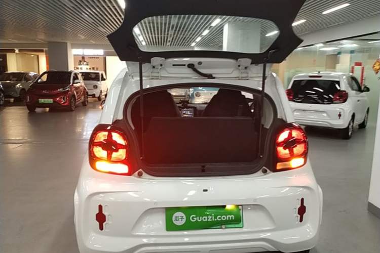 Used Roewe Clever 2022 311km QiQi BoBo Edition Trunk