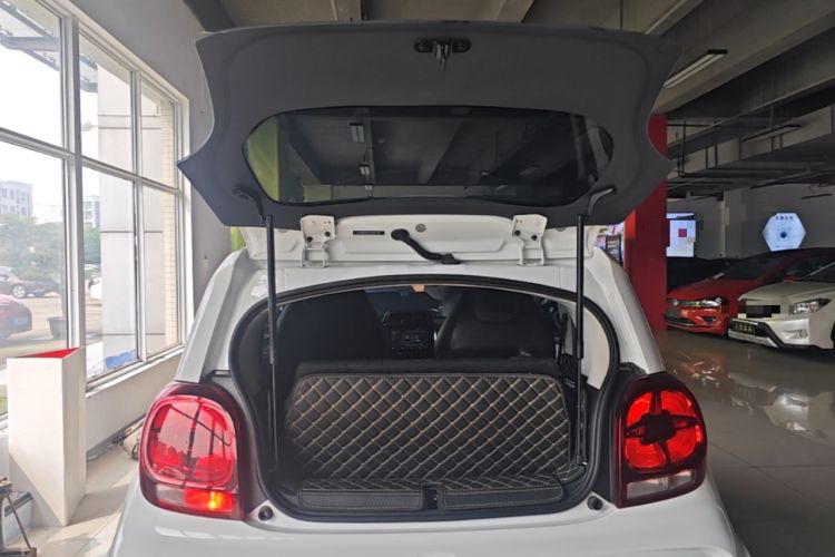 Used Roewe Clever 2022 311km QiQi BoBo Edition Trunk