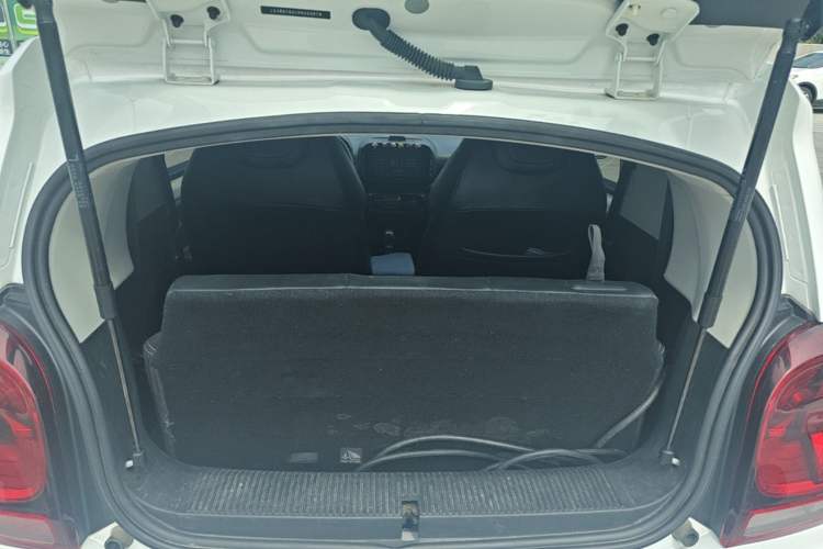Used Roewe Clever 2022 311km QiQi BoBo Edition Trunk