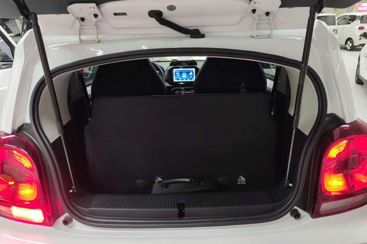Used Roewe Clever 2022 311km QiQi BoBo Edition Trunk