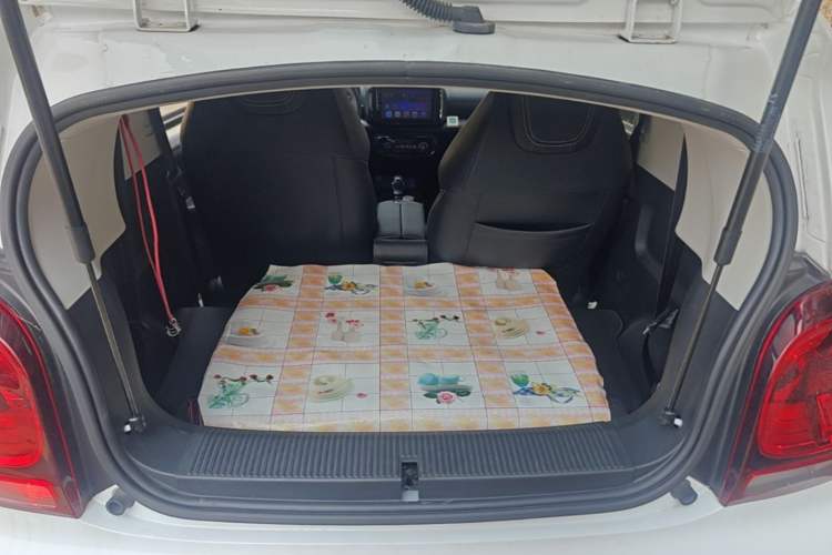 Used Roewe Clever 2022 311km QiQi BoBo Edition Trunk