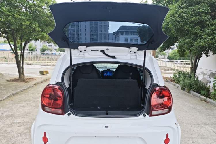 Used Roewe Clever 2022 311km QiQi BoBo Edition Trunk