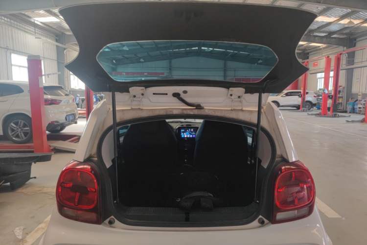 Used Roewe Clever 2022 311km QiQi BoBo Edition Trunk