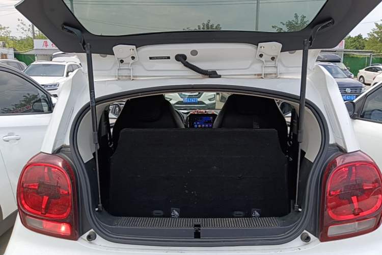 Used Roewe Clever 2022 311km QiQi BoBo Edition Trunk