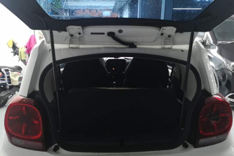 Used Roewe Clever 2022 311km QiQi BoBo Edition Trunk