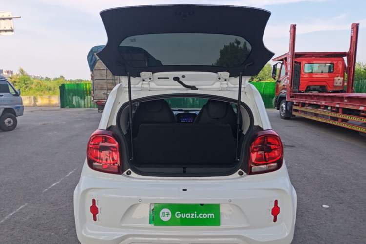 Used Roewe Clever 2022 311km QiQi BoBo Edition Trunk