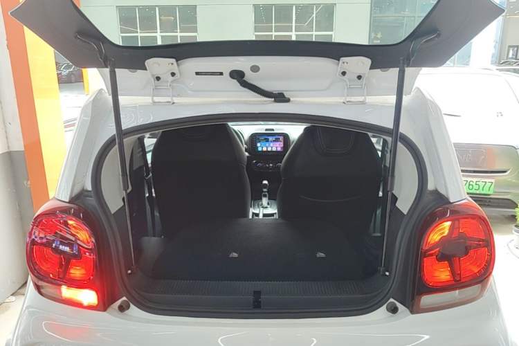 Used Roewe Clever 2022 311km QiQi BoBo Edition Trunk