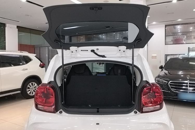 Used Roewe Clever 2022 311km QiQi BoBo Edition Trunk