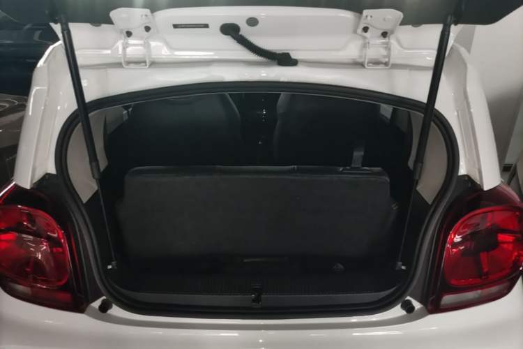 Used Roewe Clever 2022 311km QiQi BoBo Edition Trunk