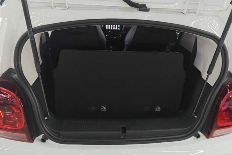 Used Roewe Clever 2022 311km QiQi BoBo Edition Trunk