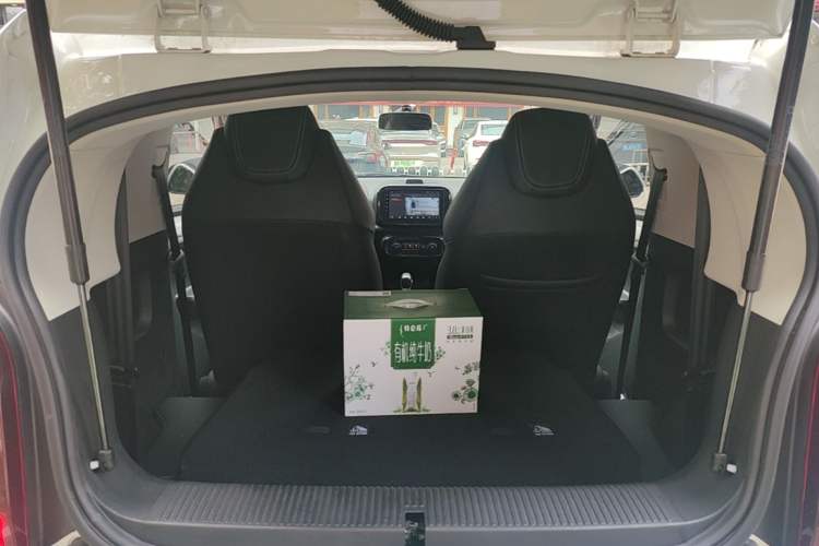 Used Roewe Clever 2022 311km QiQi BoBo Edition Trunk