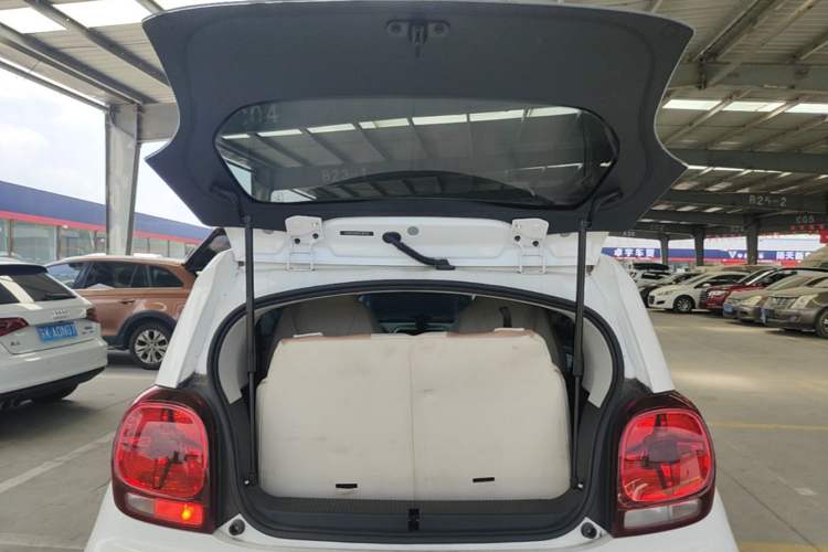 Used Roewe Clever 2022 311km QiQi BoBo Edition Trunk
