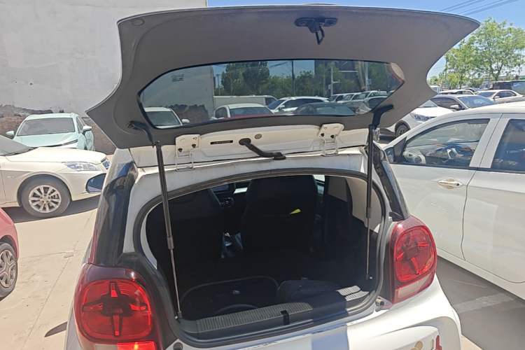 Used Roewe Clever 2022 311km QiQi BoBo Edition Trunk