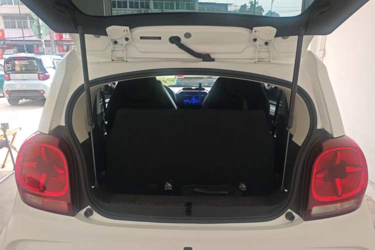 Used Roewe Clever 2022 311km QiQi BoBo Edition Trunk