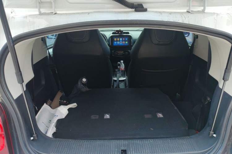 Used Roewe Clever 2022 311km QiQi BoBo Edition Trunk