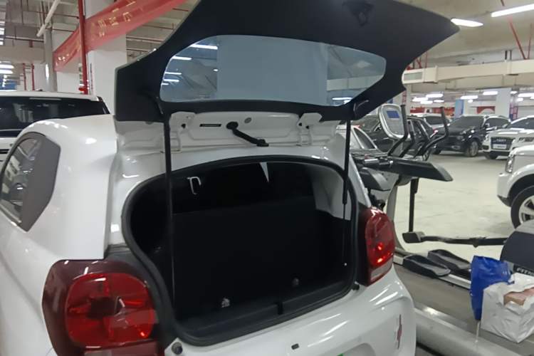 Used Roewe Clever 2022 311km QiQi BoBo Edition Trunk