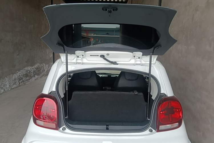 Used Roewe Clever 2022 311km QiQi BoBo Edition Trunk