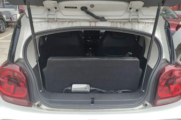 Used Roewe Clever 2022 311km QiQi BoBo Edition Trunk