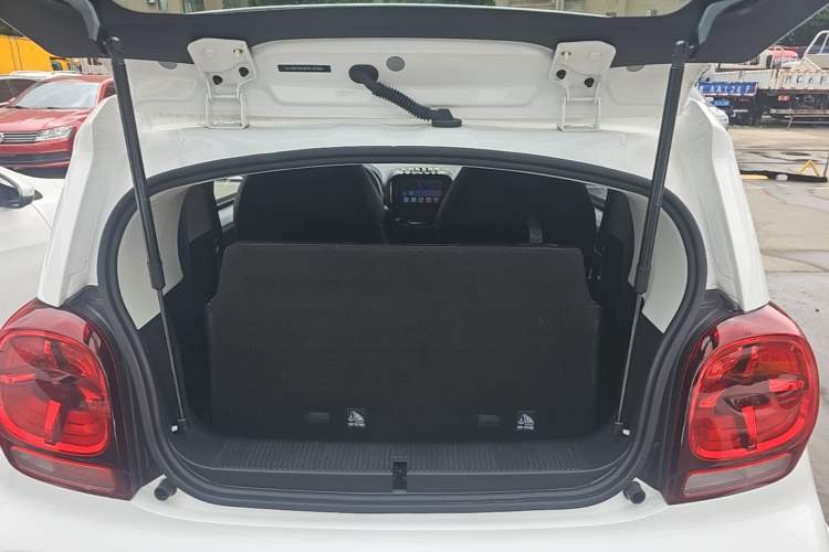 Used Roewe Clever 2022 311km QiQi BoBo Edition Trunk