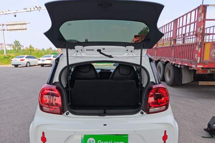 Used Roewe Clever 2022 311km QiQi BoBo Edition Trunk