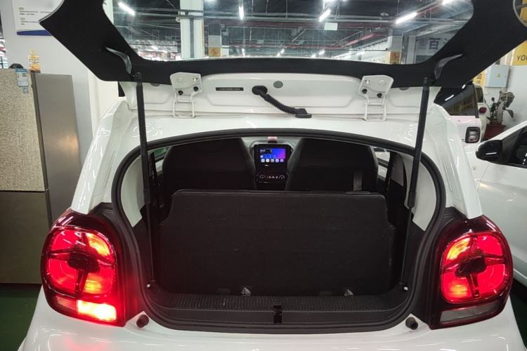Used Roewe Clever 2022 311km QiQi BoBo Edition Trunk