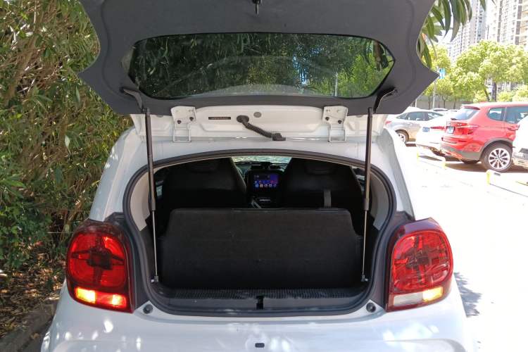 Used Roewe Clever 2022 311km QiQi BoBo Edition Trunk