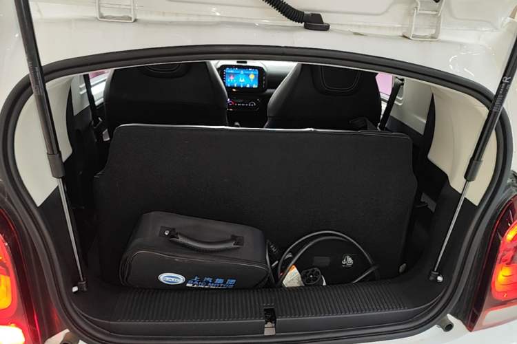 Used Roewe Clever 2022 311km QiQi BoBo Edition Trunk