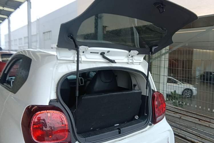 Used Roewe Clever 2022 311km QiQi BoBo Edition Trunk