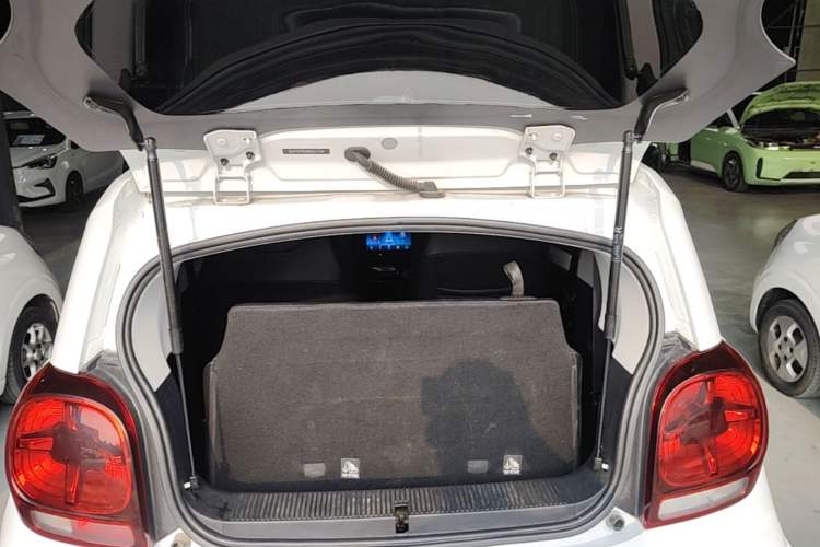 Used Roewe Clever 2022 311km QiQi BoBo Edition Trunk