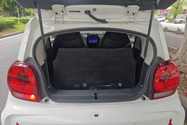 Used Roewe Clever 2022 311km QiQi BoBo Edition Trunk