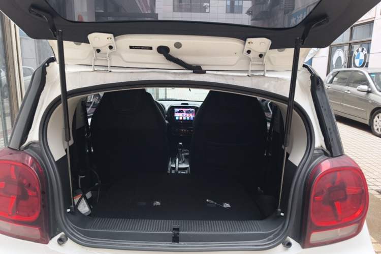 Used Roewe Clever 2022 311km QiQi BoBo Edition Trunk