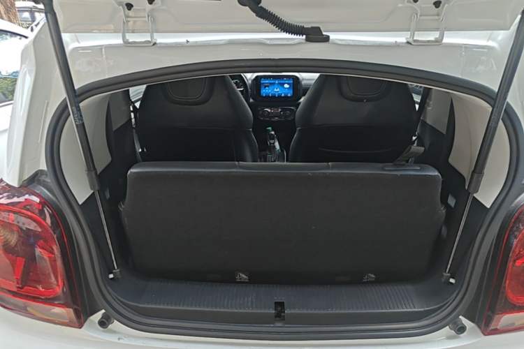 Used Roewe Clever 2022 311km QiQi BoBo Edition Trunk