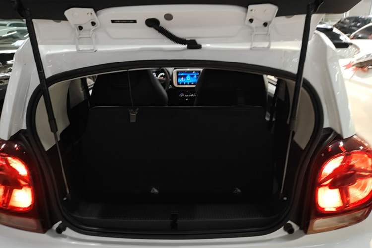 Used Roewe Clever 2022 311km QiQi BoBo Edition Trunk